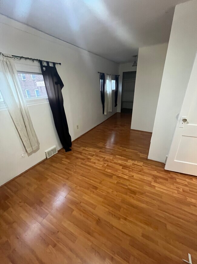 Foto del edificio - 421 E 7th Ave