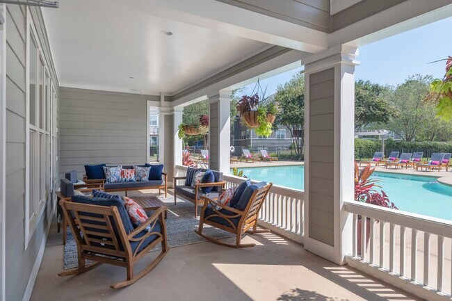 Foto del edificio - Seasons at Umstead Apartment Homes