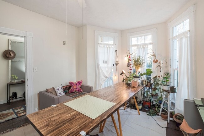 Building Photo - 2 BR/ 2 BA Historic Church Hill Home. Available February 10th!