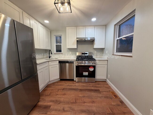 Foto del edificio - 1053 Edward Dr