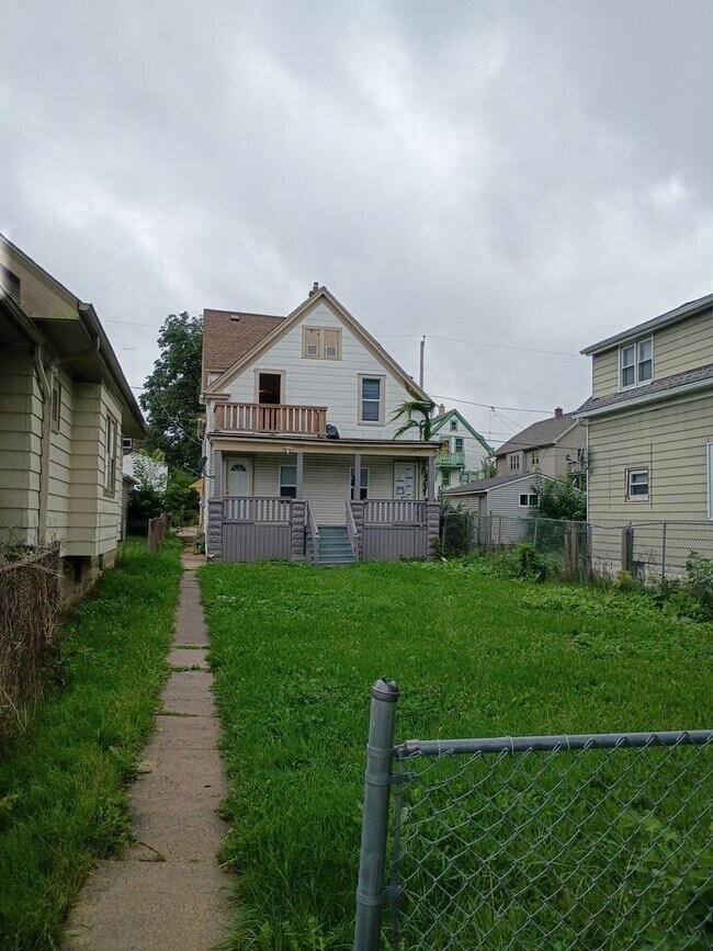Building Photo - 3835 N 11th St