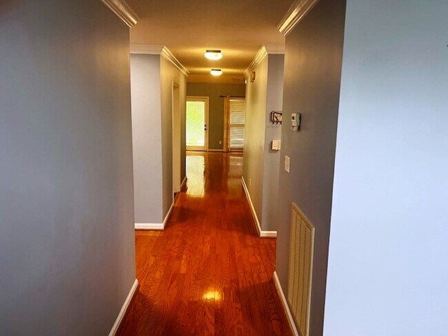 Building Photo - Wonderfully Located 2 Bedroom, 2 Bath Condo