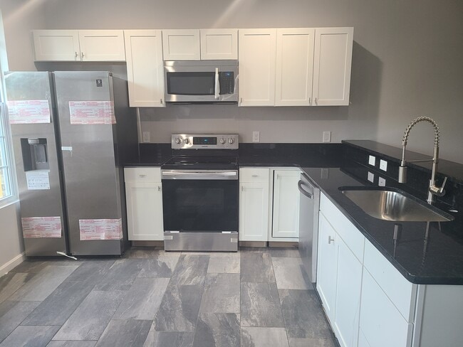 Building Photo - 607 Longfellow Ln