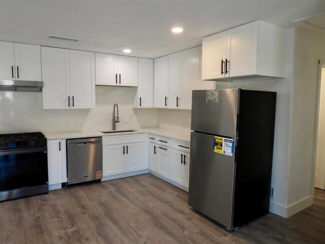 Foto del edificio - 1619 Rutland Dr