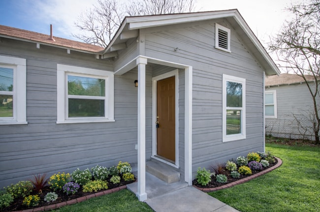 Building Photo - 936 Poinsettia St