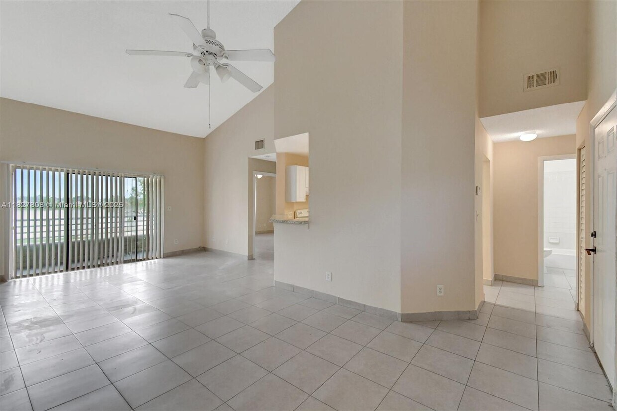Foto principal - 3453 NW 44th St