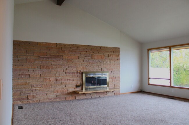 Building Photo - 2733 Debord Dr