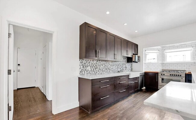 Foto del edificio - 1350 Dolores St