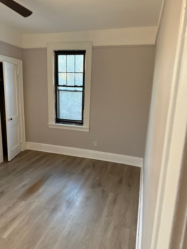 Foto del edificio - 100 Van Buskirk Rd