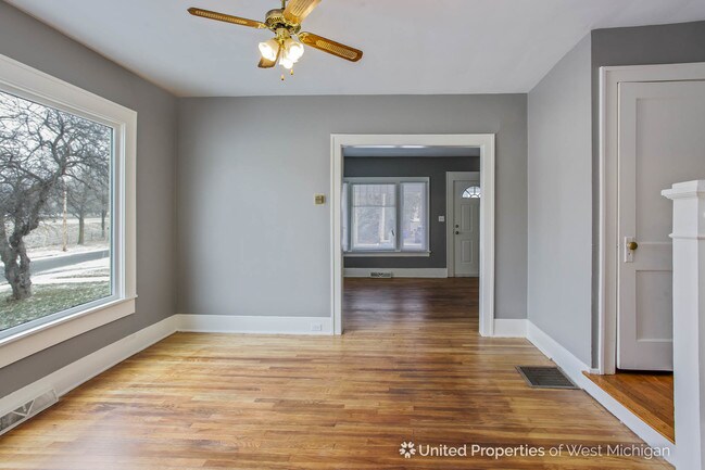 Foto del edificio - 433 Lincoln Ave NW