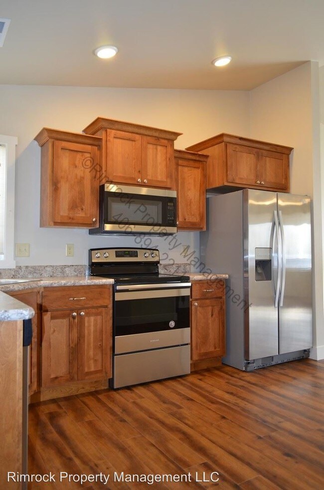 Building Photo - 491 N Lakeview Dr