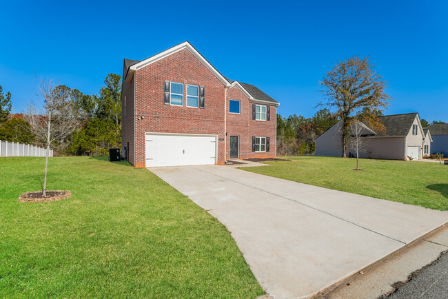 Building Photo - Elegant Brick Home