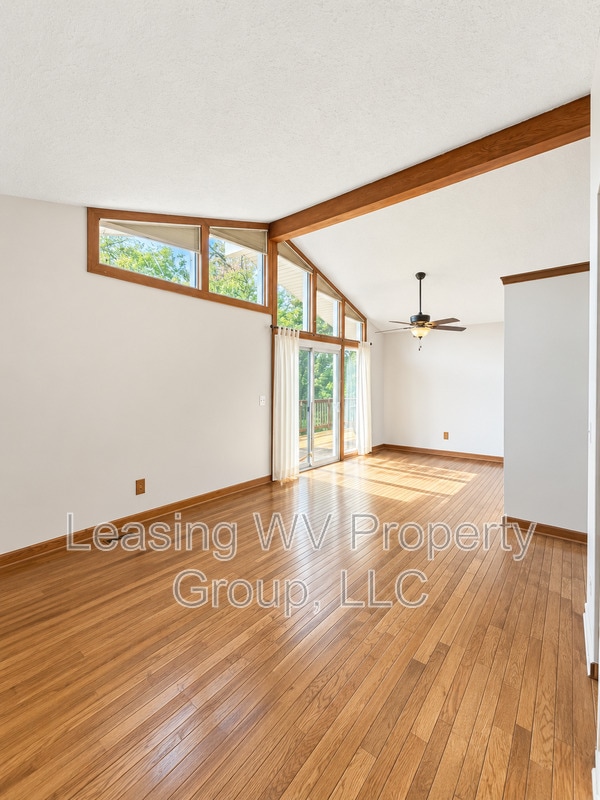 Building Photo - 2213 Avinell Dr