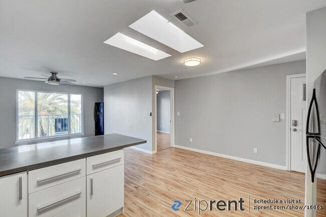 Foto del edificio - 1725 Quesada Ave