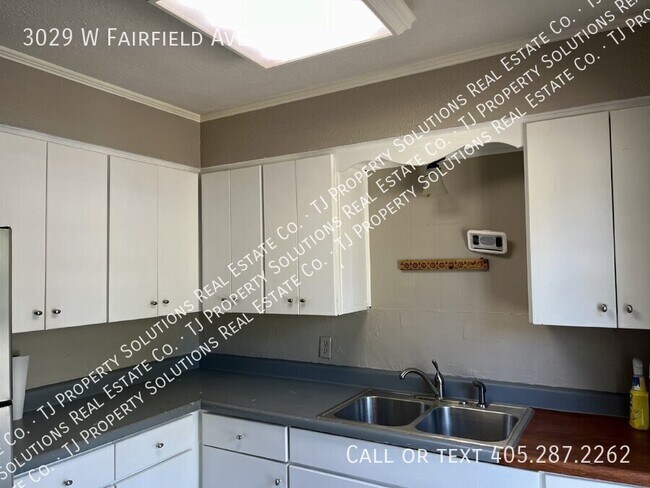 Building Photo - Three-bedroom home near Lake Hefner