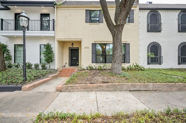 Building Photo - 573 N Post Oak Ln