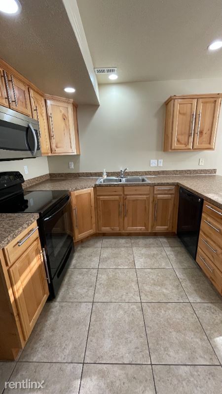 Building Photo - 2 br, 1.5 bath Townhome - 411 W 2000 S 6 U...