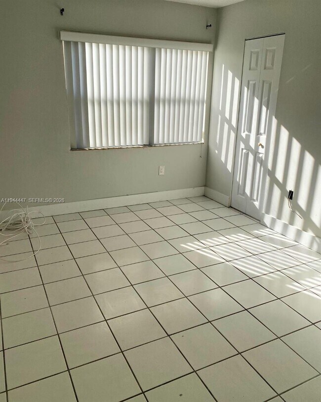 Foto del edificio - 680 W Park Dr