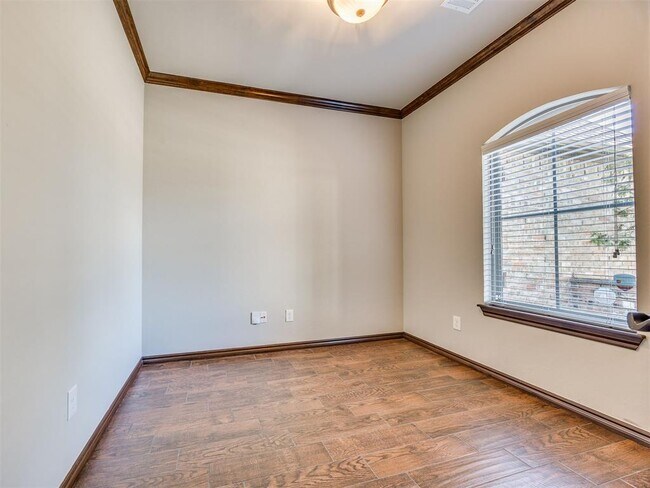 Building Photo - 17400 White Hawk Dr