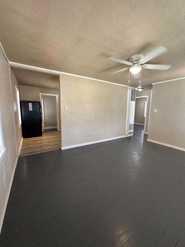 Building Photo - Large Floor Plan with Plenty of Space and a Bonus Room!