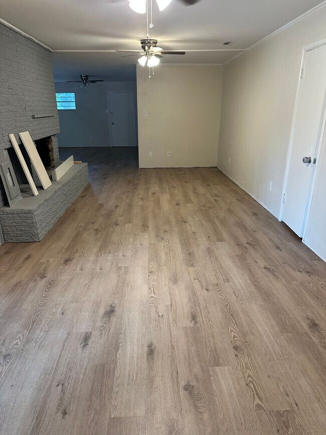 Foto del edificio - 3/2/2 Fenced Yard LISD Pet Friendly