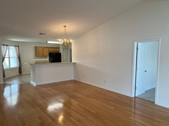 Building Photo - Pet-Friendly, 3 Bedroom, 2 Bath, Unfurnish...