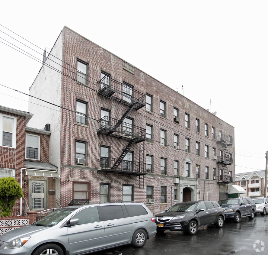 Building Photo - 180 Bay 32nd St