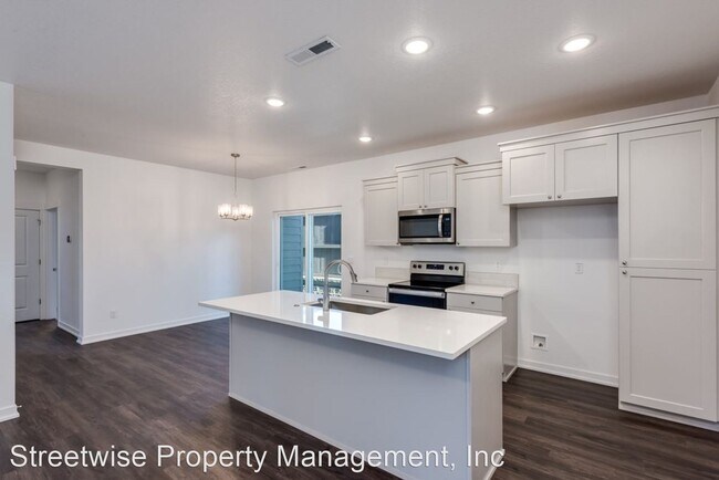 Building Photo - 3 br, 2 bath House - 451 NE Greenway Dr
