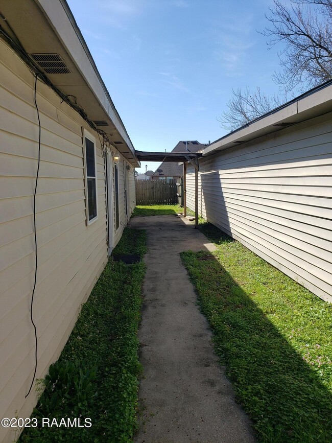 Building Photo - 214 Briarcliff Dr