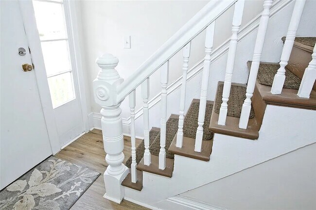 Building Photo - 629 Emerson St