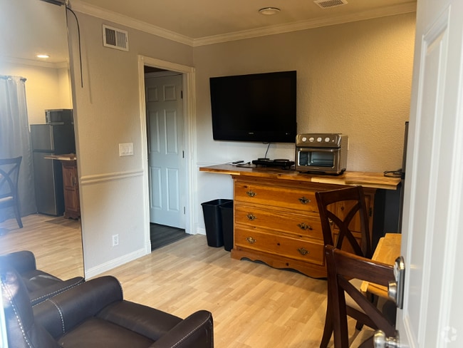 Building Photo - 5978 Montalvo Dr