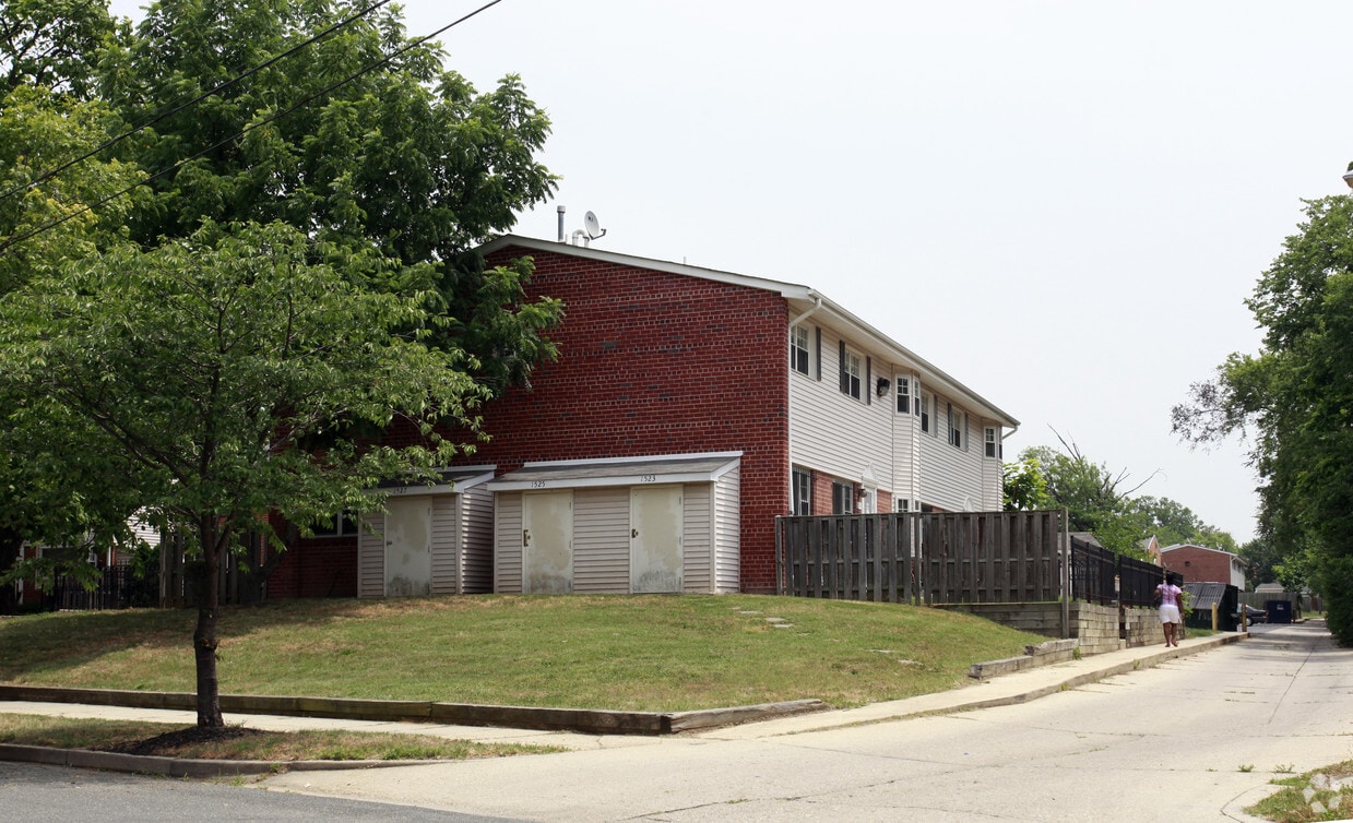 Building Photo - 4301 Ponds St NW