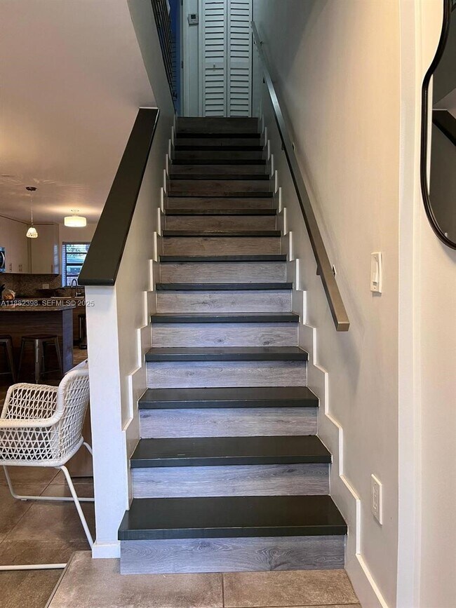 Foto del edificio - 2565 NE 182nd St