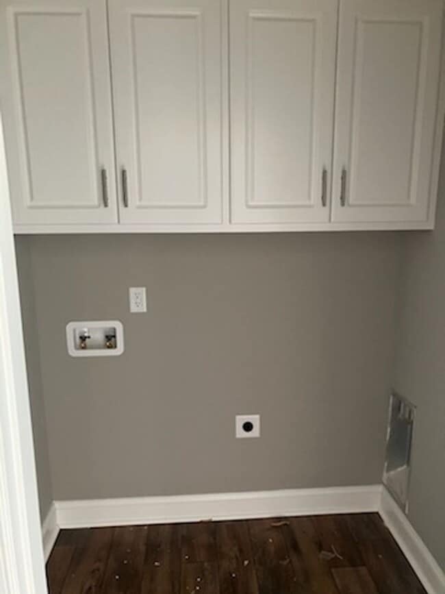 Foto del edificio - 5239 Castlewood Dr