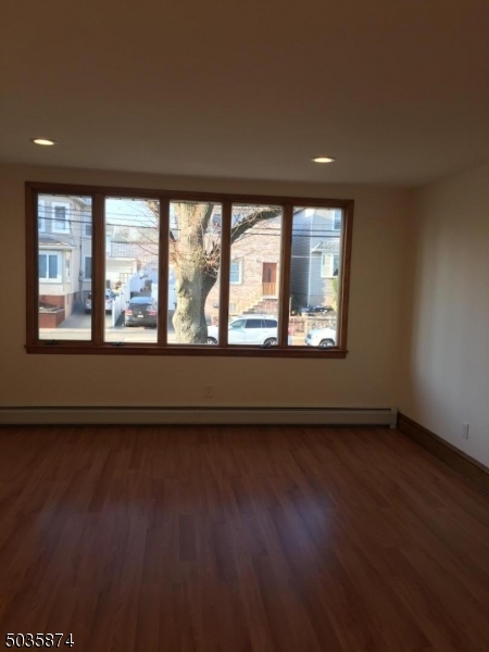 Building Photo - 149 Maple Ave