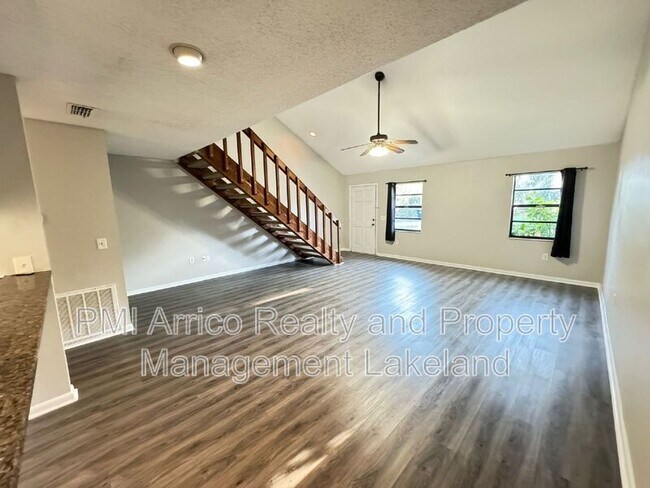 Foto del edificio - 3545 Raintree Way