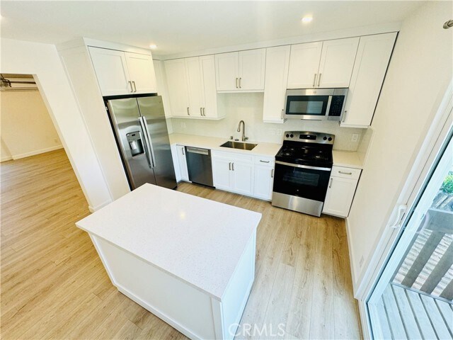 Building Photo - 112 E Avenida San Gabriel