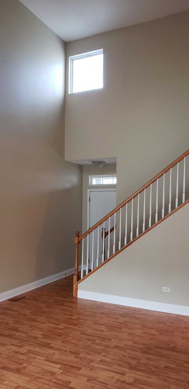 Building Photo - 1109 Clover Dr