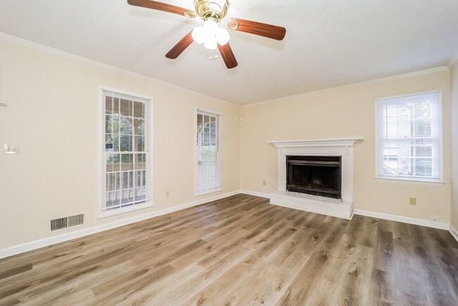 Building Photo - 2350 Bankstone Dr SW