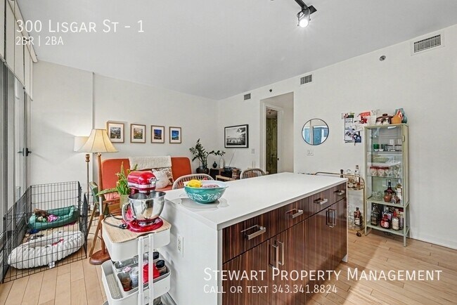 Building Photo - 300 Lisgar St