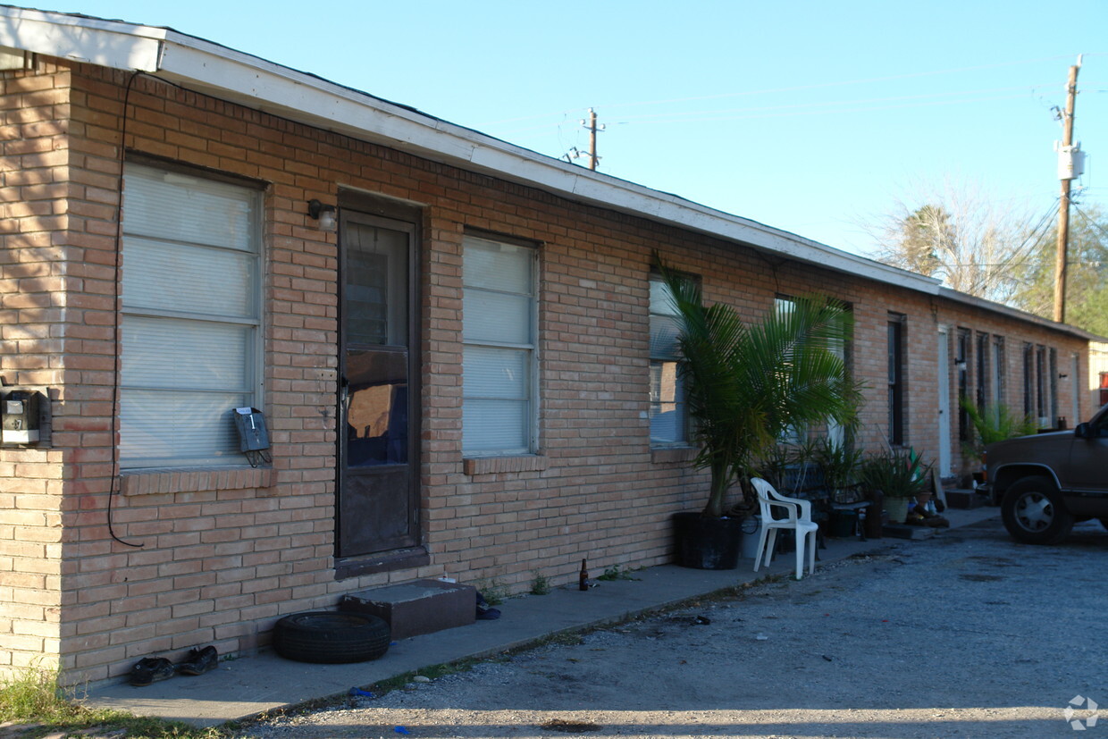 Primary Photo - Truman Apartments