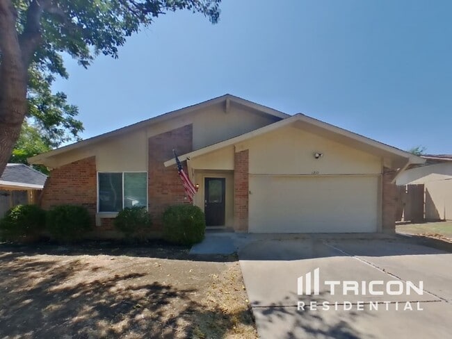 Building Photo - 1210 Greenhill Drive Arlington TX