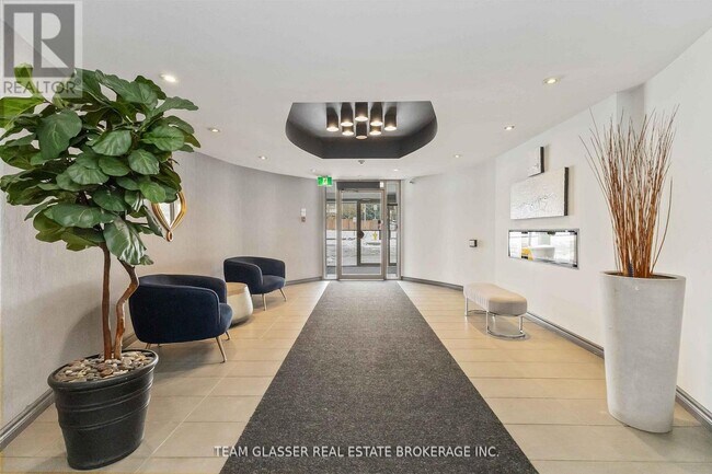 Photo du bâtiment - 560 Proudfoot Ln