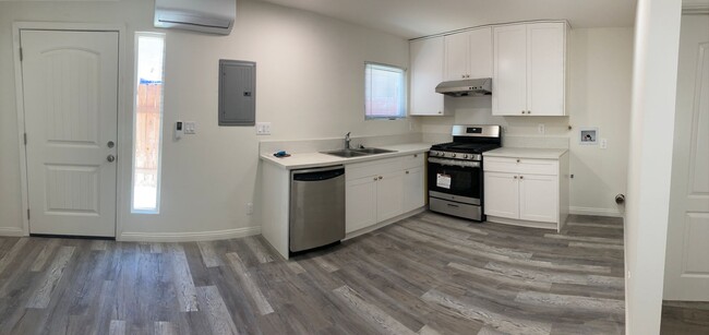Building Photo - 3835