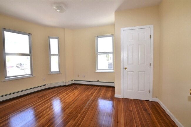 Building Photo - 375 Salem St