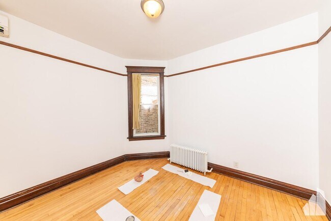 Building Photo - 3 bedroom in Chicago IL 60647