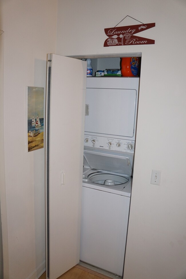 Laundry in unit - 20 N State St