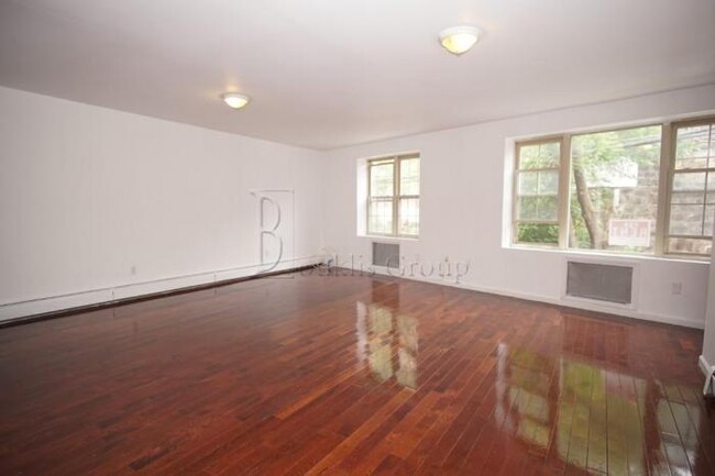 Building Photo - 3 bedroom in BRONX NY 10471