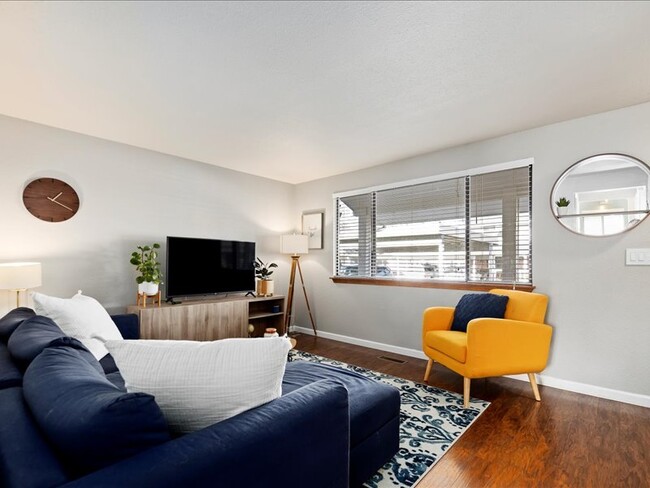 Foto del edificio - 1445 E Carter Ln