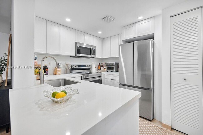 Foto del edificio - 241 W Park Dr